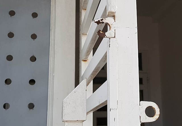 Chu nha di an tat nien, trom pha cua 'don' tai san hinh anh