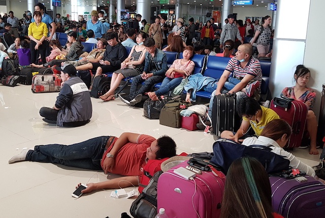 san bay 30 Tet anh 2