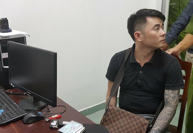 Khoi to nam thanh nien trom oto Lexus cua nguoi tinh cu hinh anh