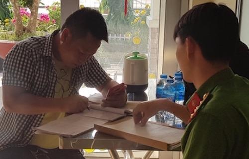 Tai xe dung xe qua 5 phut tai tram BOT bi xu phat hinh anh