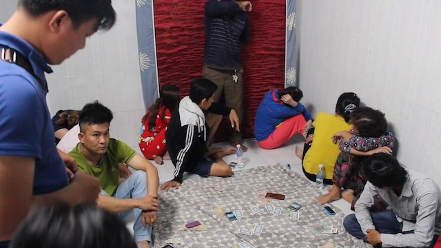 Canh sat pha ‘song bac quy ba’, tam giu hon 200 trieu hinh anh