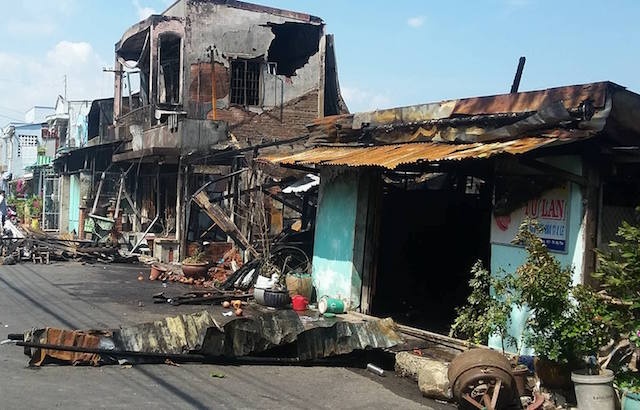 cháy 7 căn nhà ở Mỹ Tho ảnh 1 chay 7 can nha o My Tho anh 1