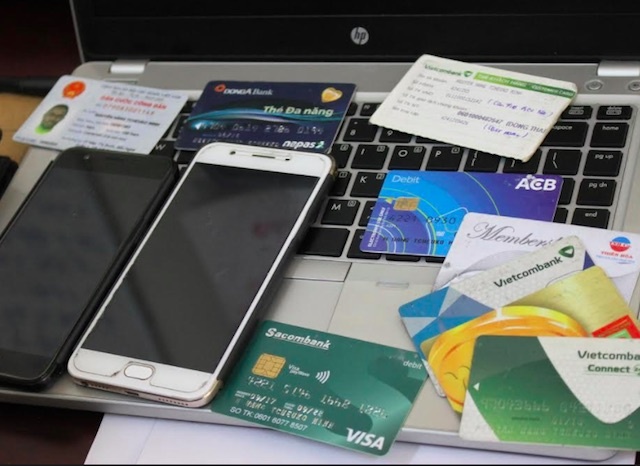 cau thu lua dao tien ty anh 2