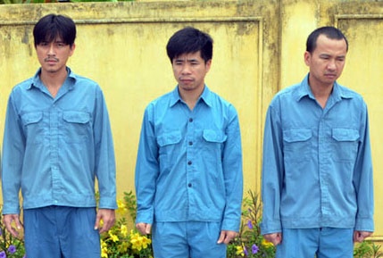 Bat giu nguoi trai phap luat de doi khoan no 600 trieu hinh anh