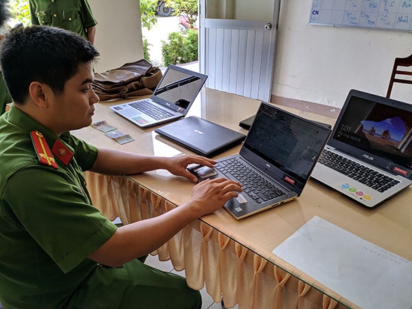 cuu sinh vien tai chinh anh 2