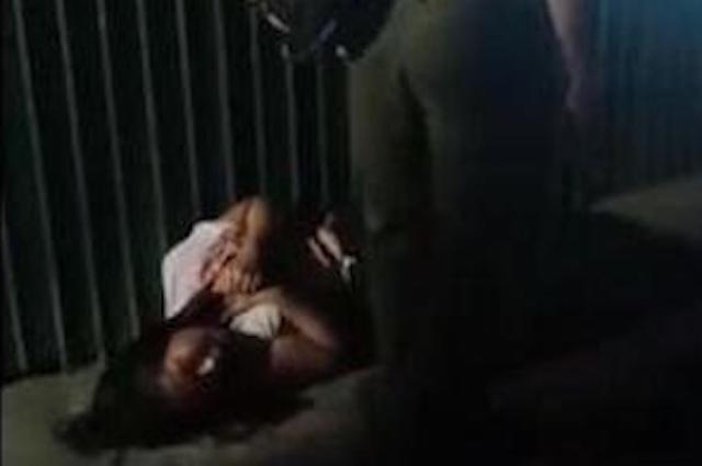 chồng bạo hành vợ giữa chợ ảnh 2 chong bao hanh vo giua cho anh 2