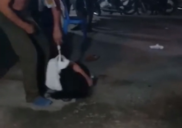 Vo bi chong bao hanh ngat xiu giua cho hinh anh