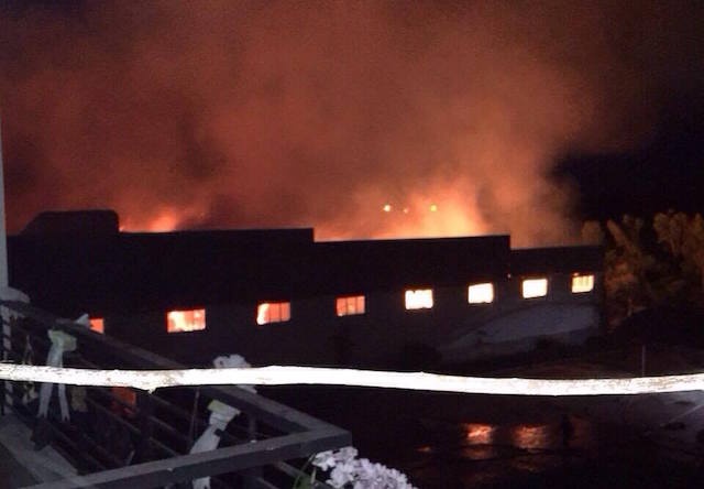 Chay nha may det o Tien Giang, xe cuu hoa Long An phai chi vien hinh anh