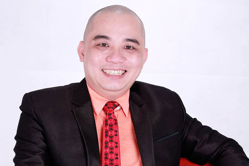 'Doanh nhan' Trinh Xuan Manh tung chieu lua tien kieu da cap hinh anh