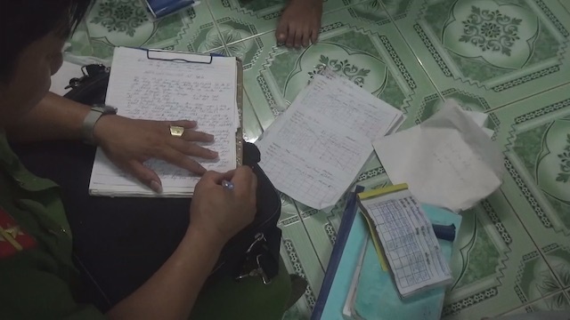 Nhom thanh nien cho vay nang lai lien tinh bi bat hinh anh