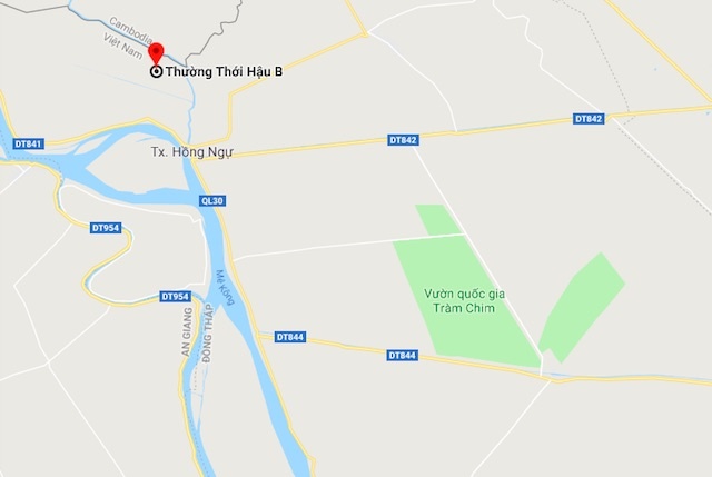 Ném pháo vào sân bóng ảnh 2 Nem phao vao san bong anh 2