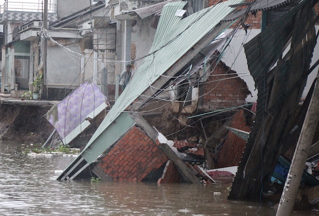 sạt lở 5 căn nhà ở Ô Môn ảnh 2 sat lo 5 can nha o O Mon anh 2