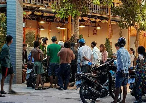 Nhan vien quan nhau bi danh chet tai noi muu sinh hinh anh