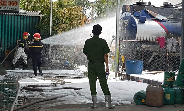 cháy xe bồn cây xăng ảnh 2 chay xe bon cay xang anh 2