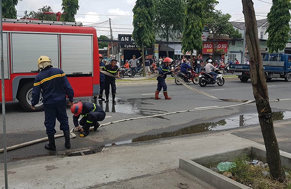 cháy xe bồn cây xăng ảnh 3 chay xe bon cay xang anh 3