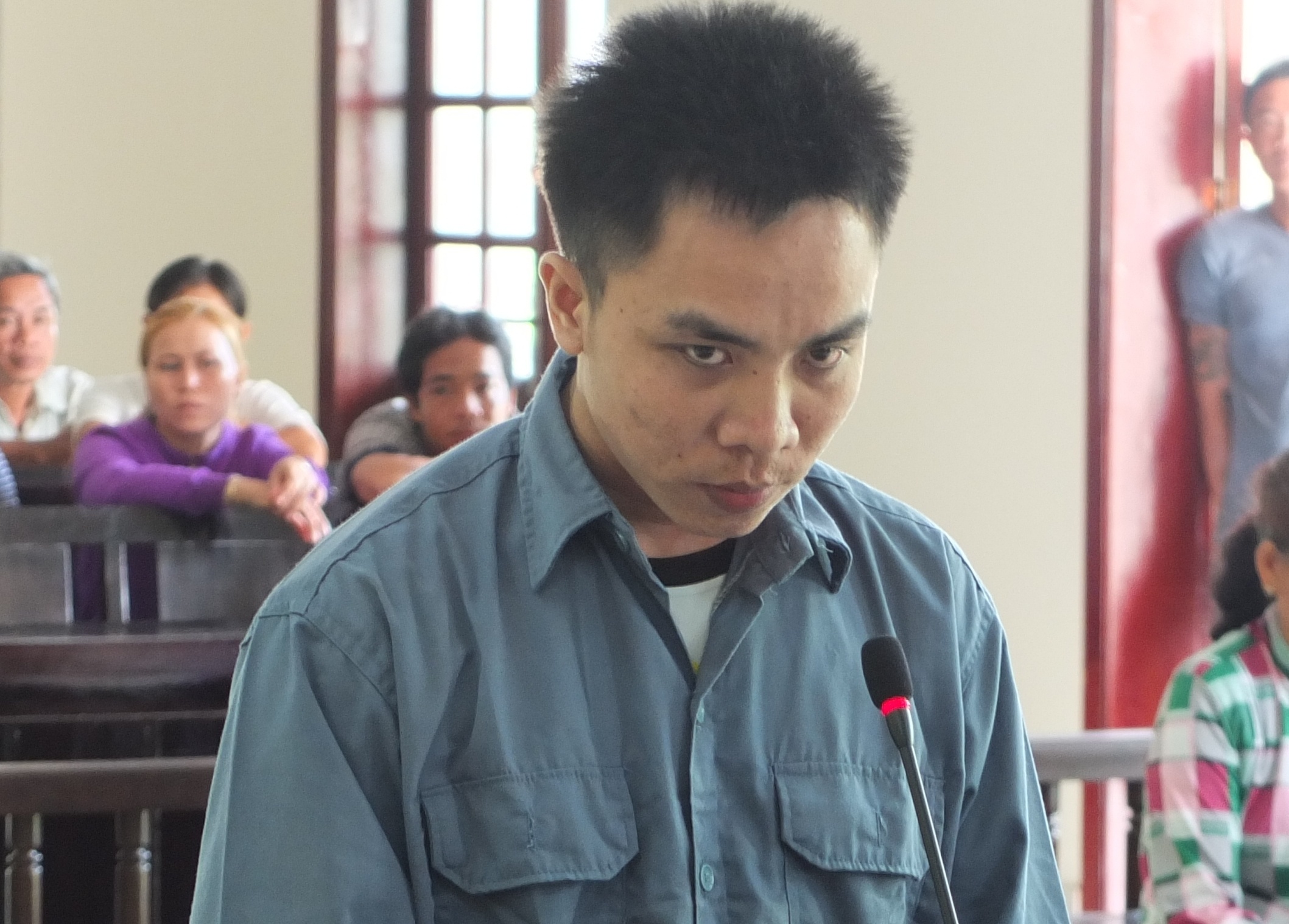 Nam thanh nien linh 8 nam tu vi ‘yeu’ be gai 12 tuoi hinh anh