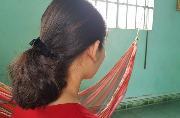 Cho thoi viec pho truong cong an xa bi to sam so nu sinh hinh anh