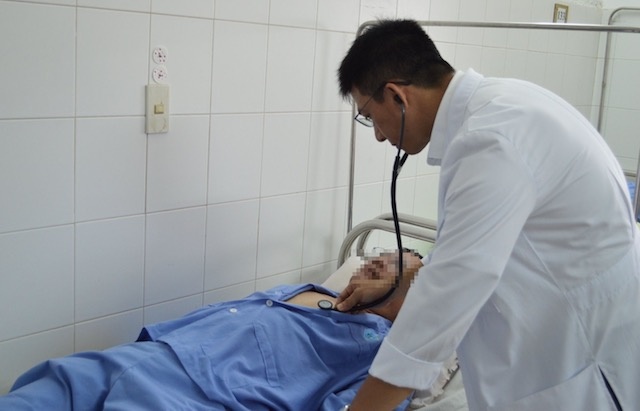 Cuu song nguoi dan ong 54 tuoi ngung tho hinh anh