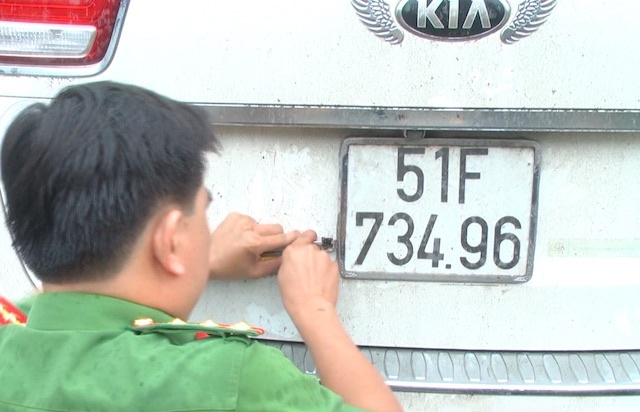 Di oto bien so gia cho gan 20.000 goi thuoc la lau hinh anh