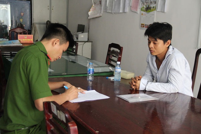 ôtô biển giả chở thuốc lậu ảnh 1 oto bien gia cho thuoc lau anh 1