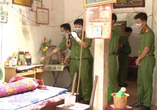 Hien truong hai vo chong nghi bi con trai sat hai tai nha hinh anh