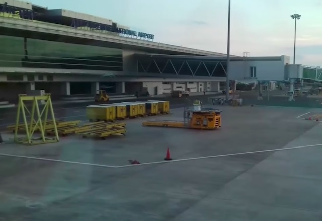 Máy bay gặp thời tiết xấu ảnh 1 May bay gap thoi tiet xau anh 1