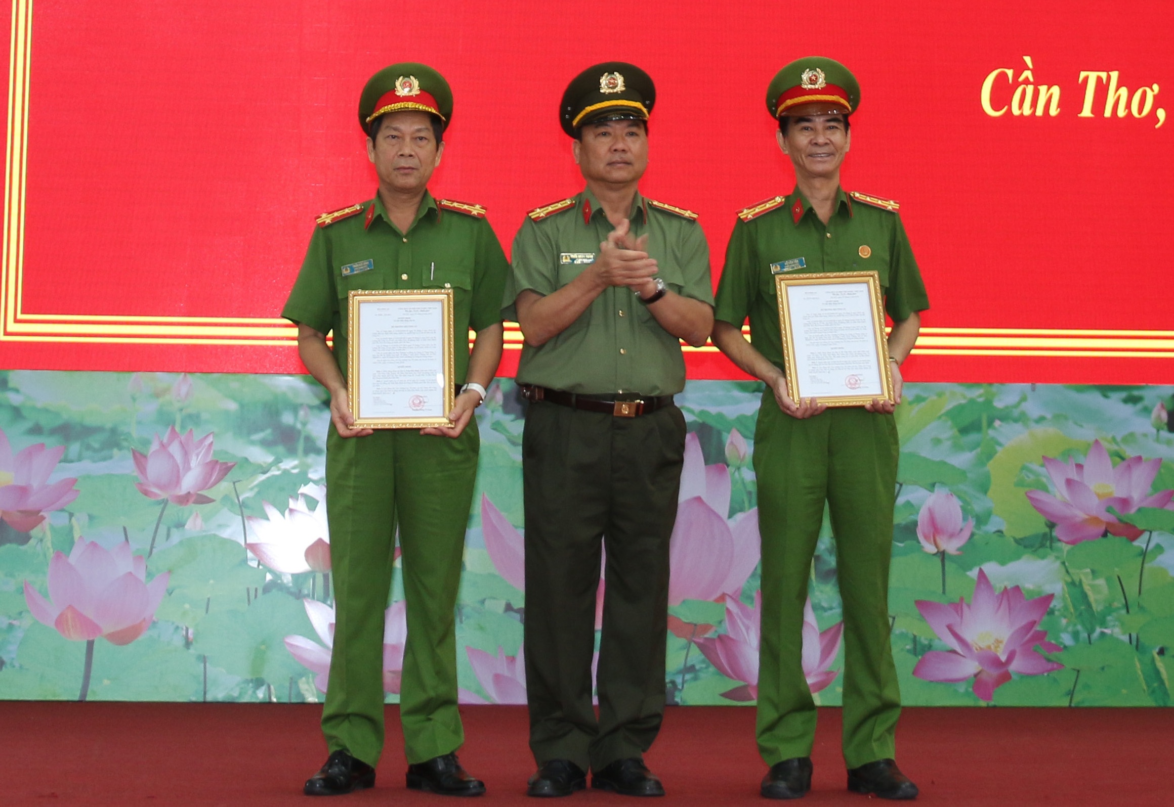 Cong an TP Can Tho co 2 pho giam doc moi hinh anh