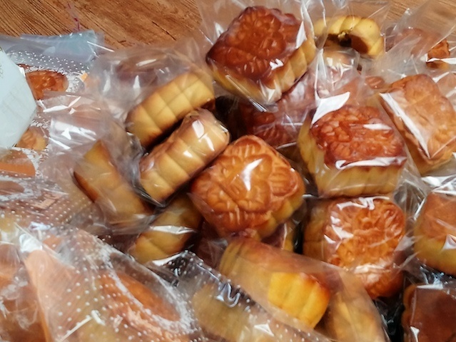 Hang nghin banh trung thu khong ro nguon goc xuat hien o mien Tay hinh anh