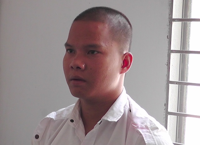 Khoi to 2 anh em doa chem cong an xa hinh anh