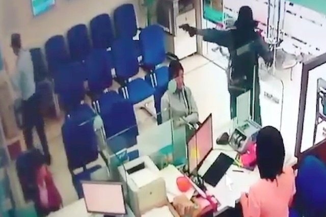 Vu cuop ngan hang o Tien Giang dien ra trong hon 2 phut hinh anh
