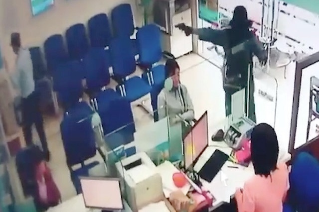 Bat nghi can cuop ngan hang o Tien Giang hinh anh