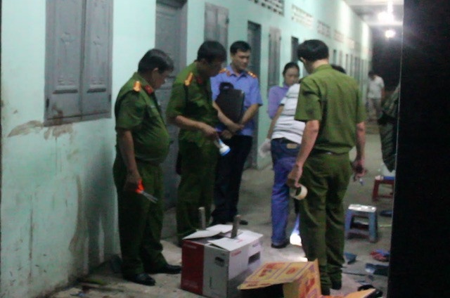 Bat nhom 9X danh nguoi den chet tai phong tro hinh anh