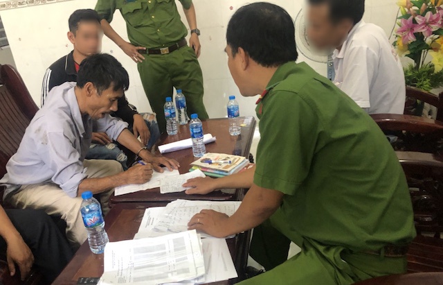 Chong pha chinh quyen anh 1