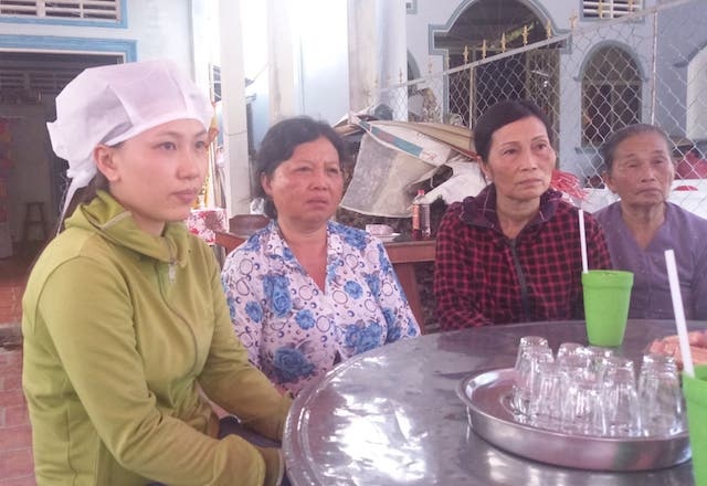 Hai cha con thiet mang tren duong den benh vien hinh anh