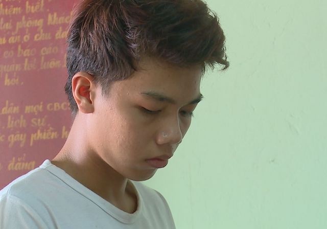 Du be gai 'than mat', nam thanh nien bi bat tam giam hinh anh