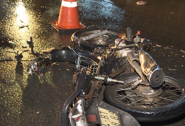 Nam cong nhan gap nan tu vong tren duong di don vo hinh anh