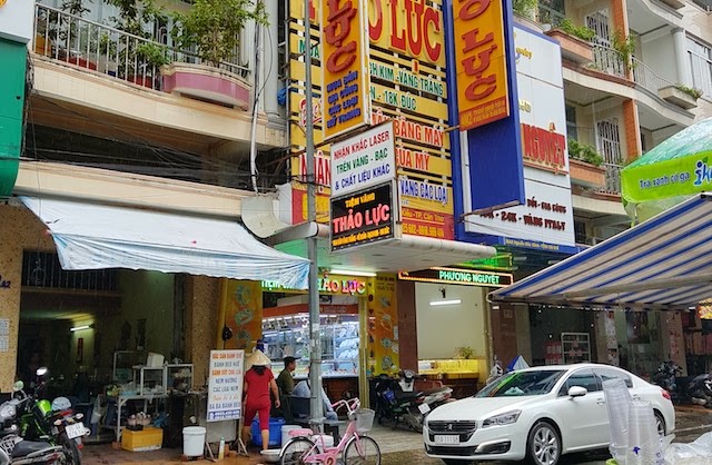 Anh thợ điện đổi 100 USD ảnh 2 Anh tho dien doi 100 USD anh 2