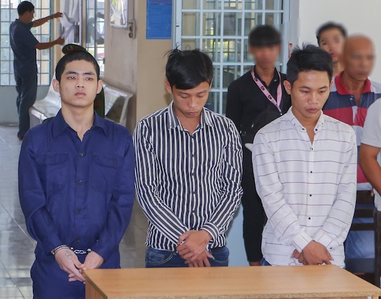 Hai thieu nien vuong vong lao ly vi bi 'xui' cuop tai san cua xe om hinh anh