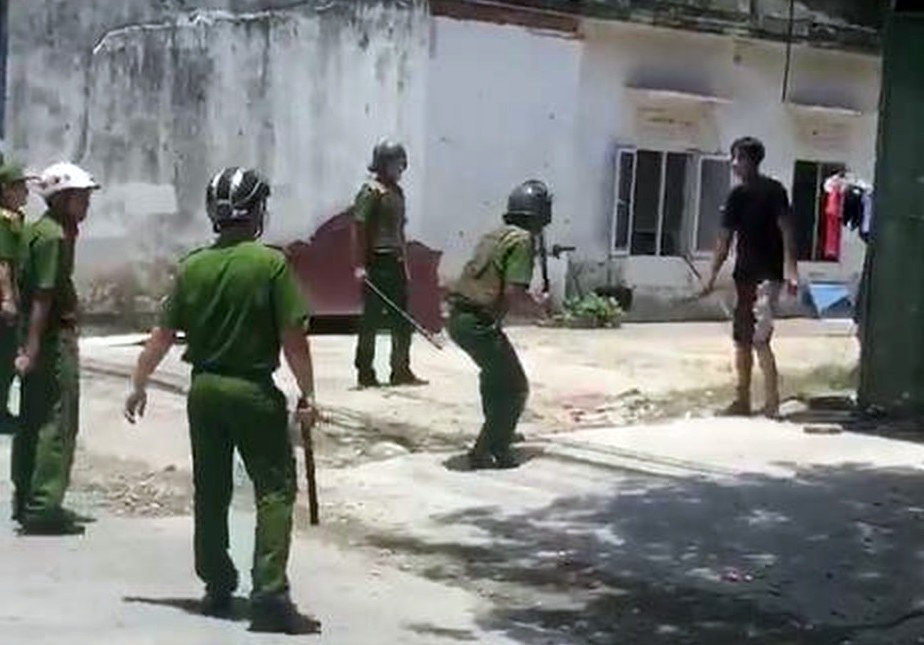 Dung ma tuy xong, nam 9X cam dao go cua tung phong tro de cuop hinh anh