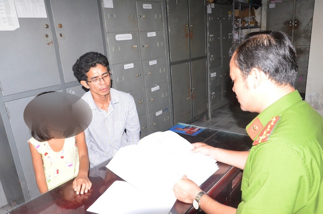 Cha bắt con gái ruột ảnh 2 Cha bat con gai ruot anh 2