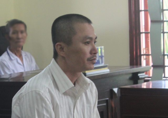 An chung than cho ga dan ong giet nguoi hong doat nhan tinh hinh anh