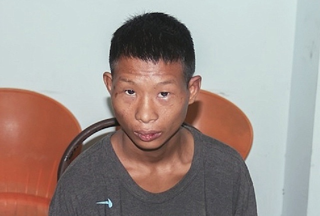 Bat nam thanh nien trom oto buyt roi dam vao thanh cau hinh anh