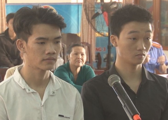 'Con do' linh an vi dam guc nguoi chay xe may vuot mat hinh anh