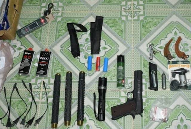 Tam giu hai 9X chuyen mua ban trai phep cong cu ho tro qua mang xa hoi hinh anh