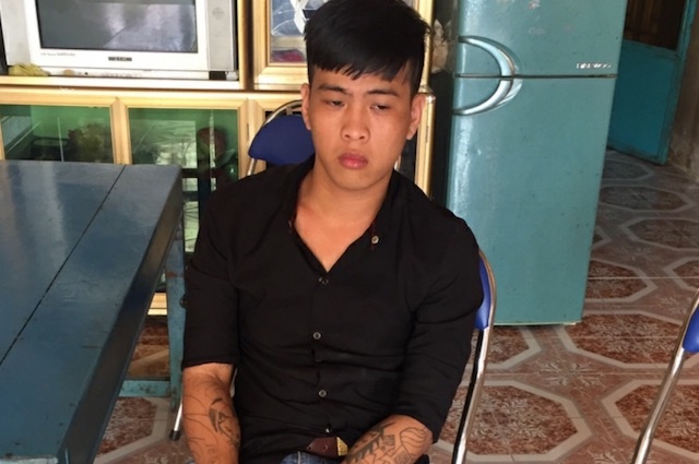 Canh sat bat nam thanh nien giet nguoi trong quan karaoke hinh anh