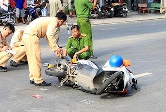 Be trai 13 tuoi tu vong sau cu va cham voi xe tai tren quoc lo 91 hinh anh