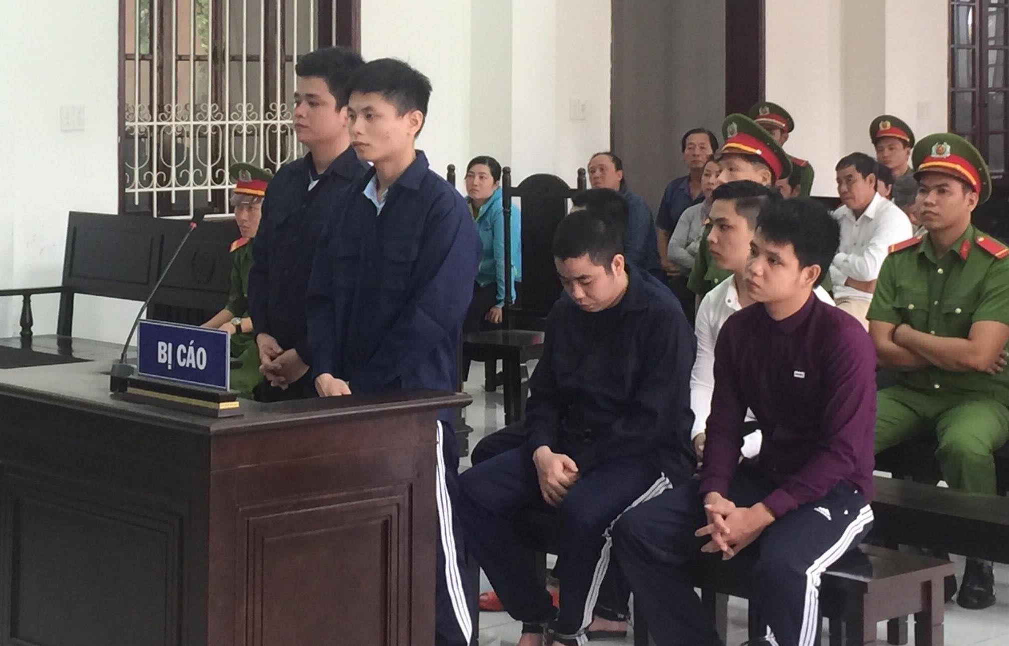 6 thanh nien vo co dam chet nguoi o mien Tay linh an hinh anh