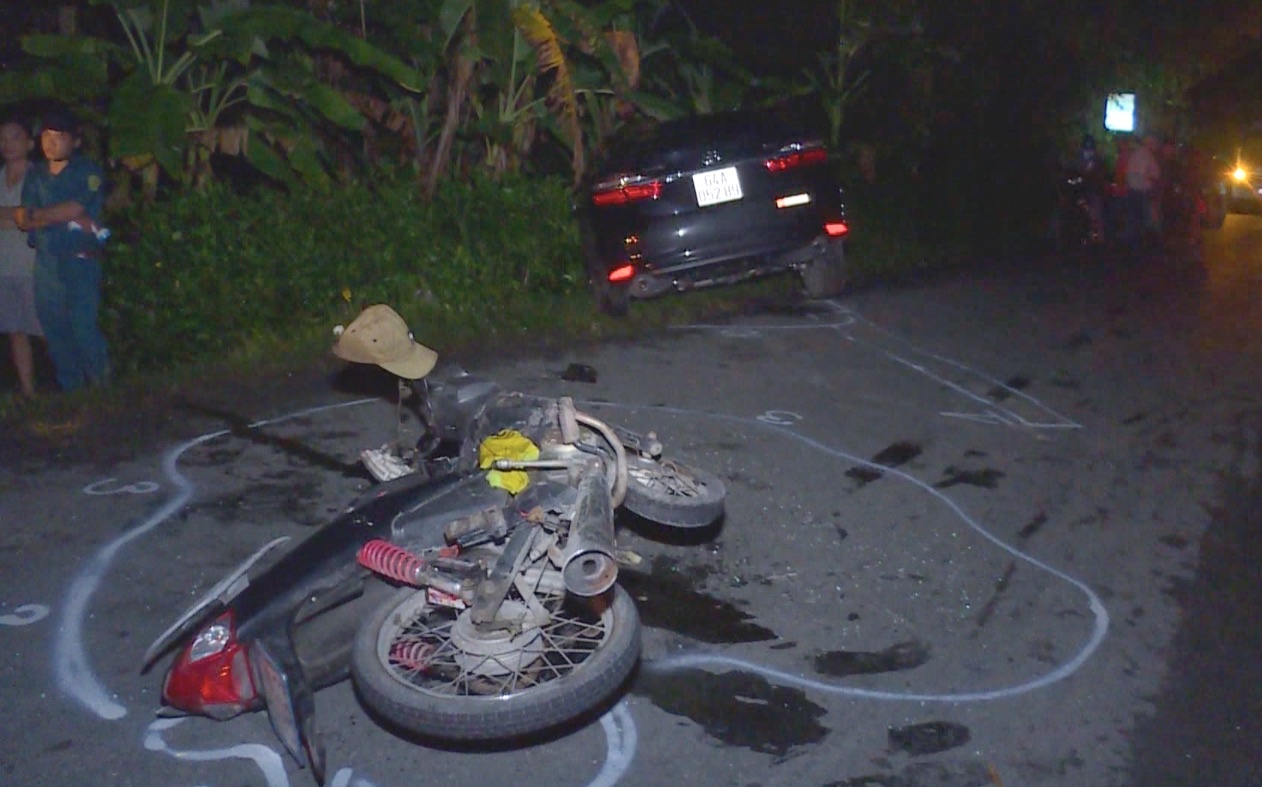 Hien truong oto tong xe may dem Noel hinh anh