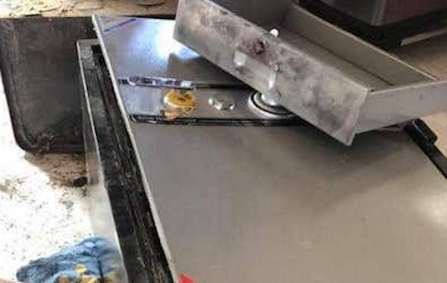 Nguoi lam thue trom ket sat cua chu dem Noel hinh anh