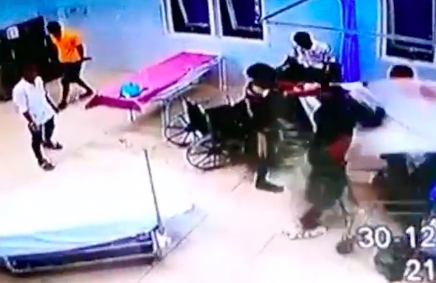 Đập phá trụ sở ảnh 3 Dap pha tru so anh 3